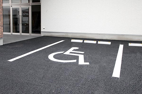 車椅子対応駐車スペース